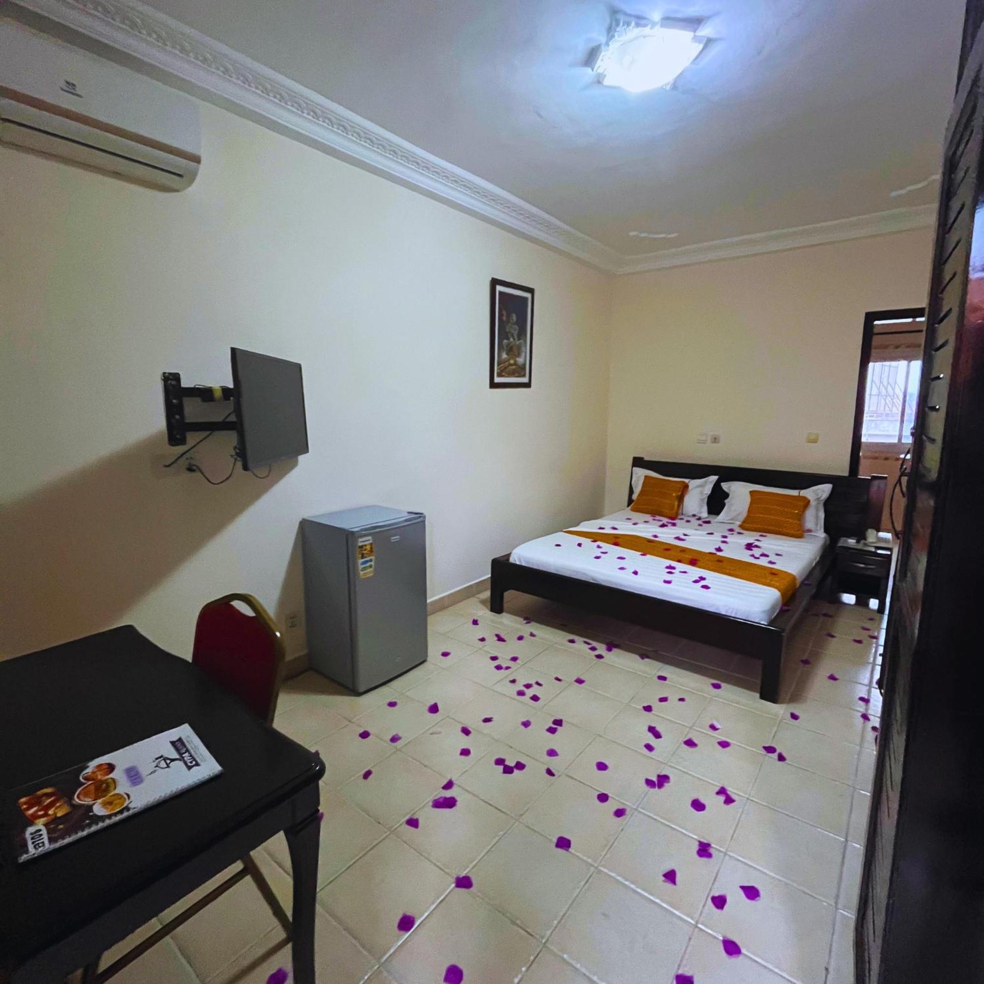 Cypa Hotel Abidjan Kültér fotó